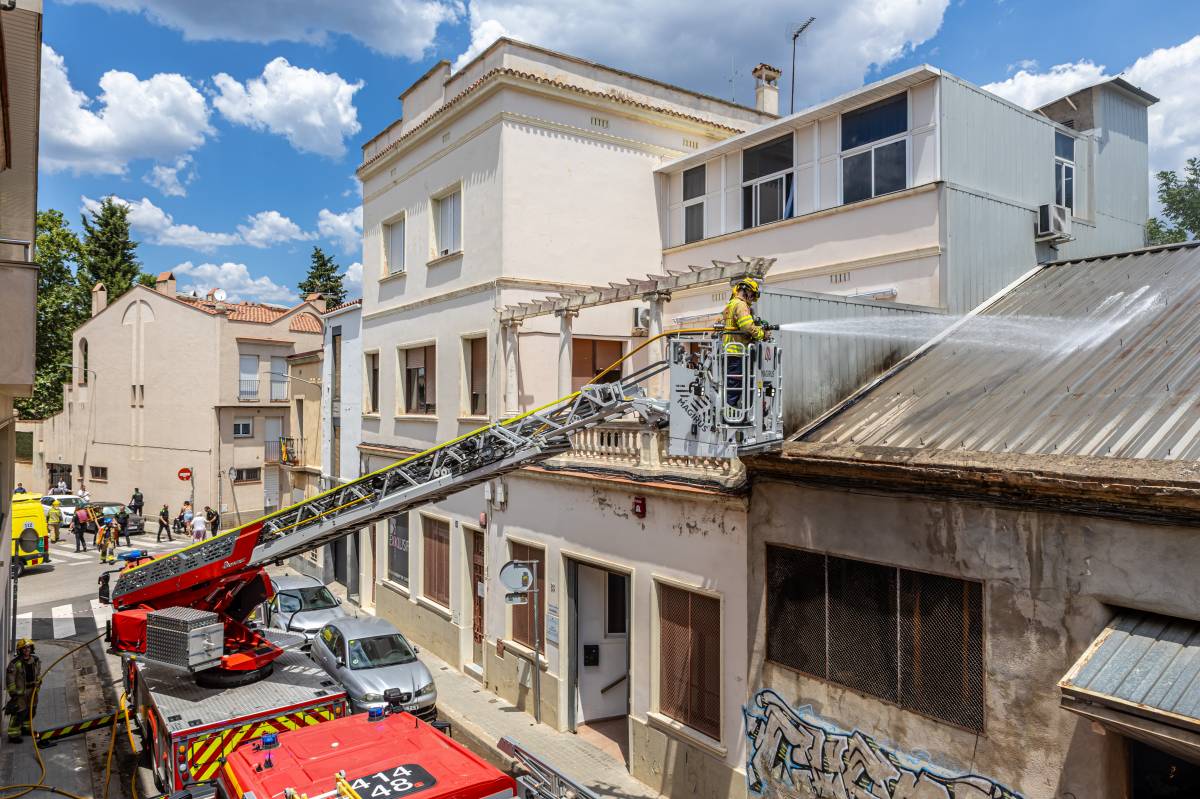 Evacuació d`una residència d`avis a Sabadell