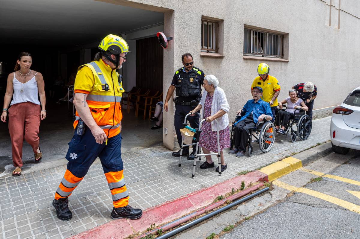Evacuació d`una residència d`avis a Sabadell