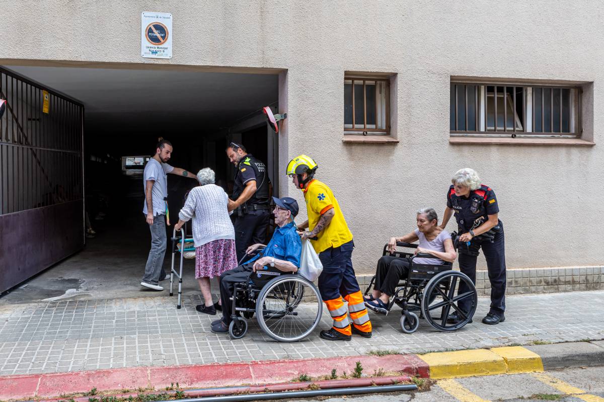Evacuació d`una residència d`avis a Sabadell