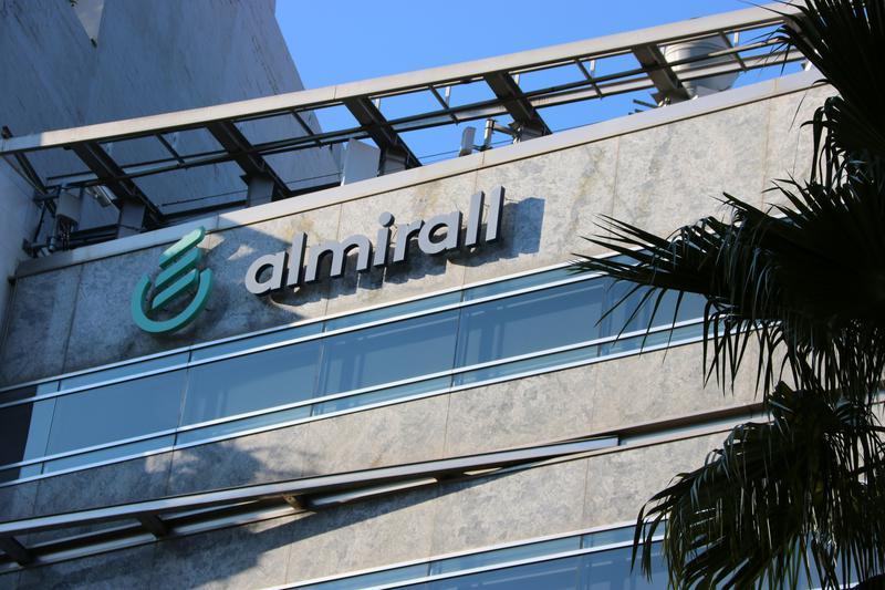 Almirall eleva els seus beneficis un 49,4% en la primera meitat del 2026 fins als 39,6 milions