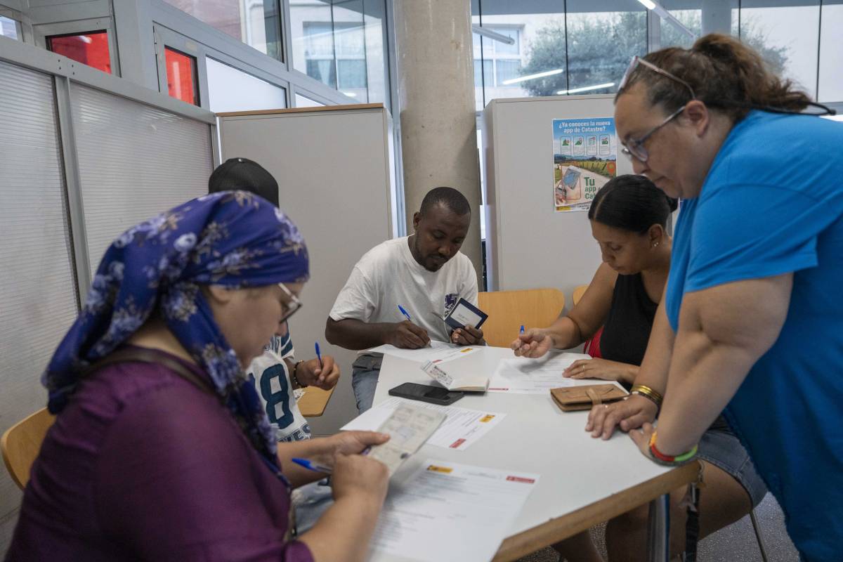 Més de 3.500 migrants s'acullen a la regularització a Terrassa 