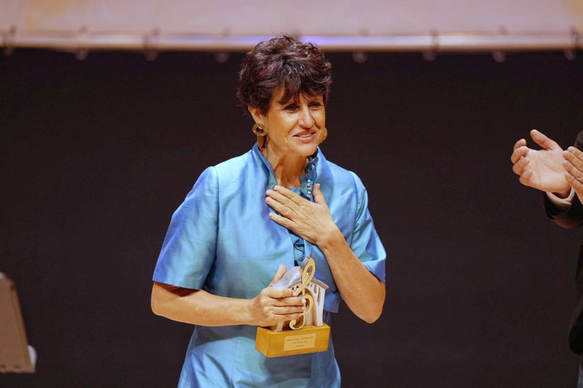 La soprano Maria Teresa Vert rep el premi Música de l'Any a Terrassa