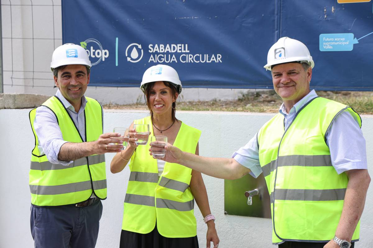 El president d`Aigües Sabadell, Enric Blasco, l`alcaldessa, Marta Farrés i el director de l`ACA, Josep Lluís Armenter - Víctor Castillo El president d`Aigües Sabadell, Enric Blasco, l`alcaldessa, Marta Farrés i el director de l`ACA, Josep Lluís Armenter