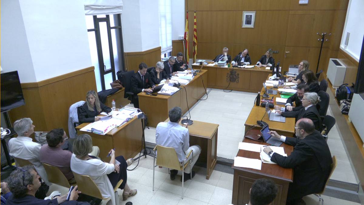 La policia espanyola afirma que la coordinació amb Salut per les vacunes de la covid va ser «fluïda»