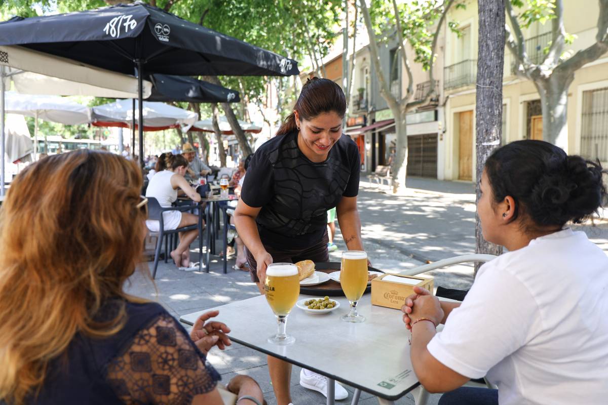 Terrassa d`un bar a la plaça de la Creu de Barberà