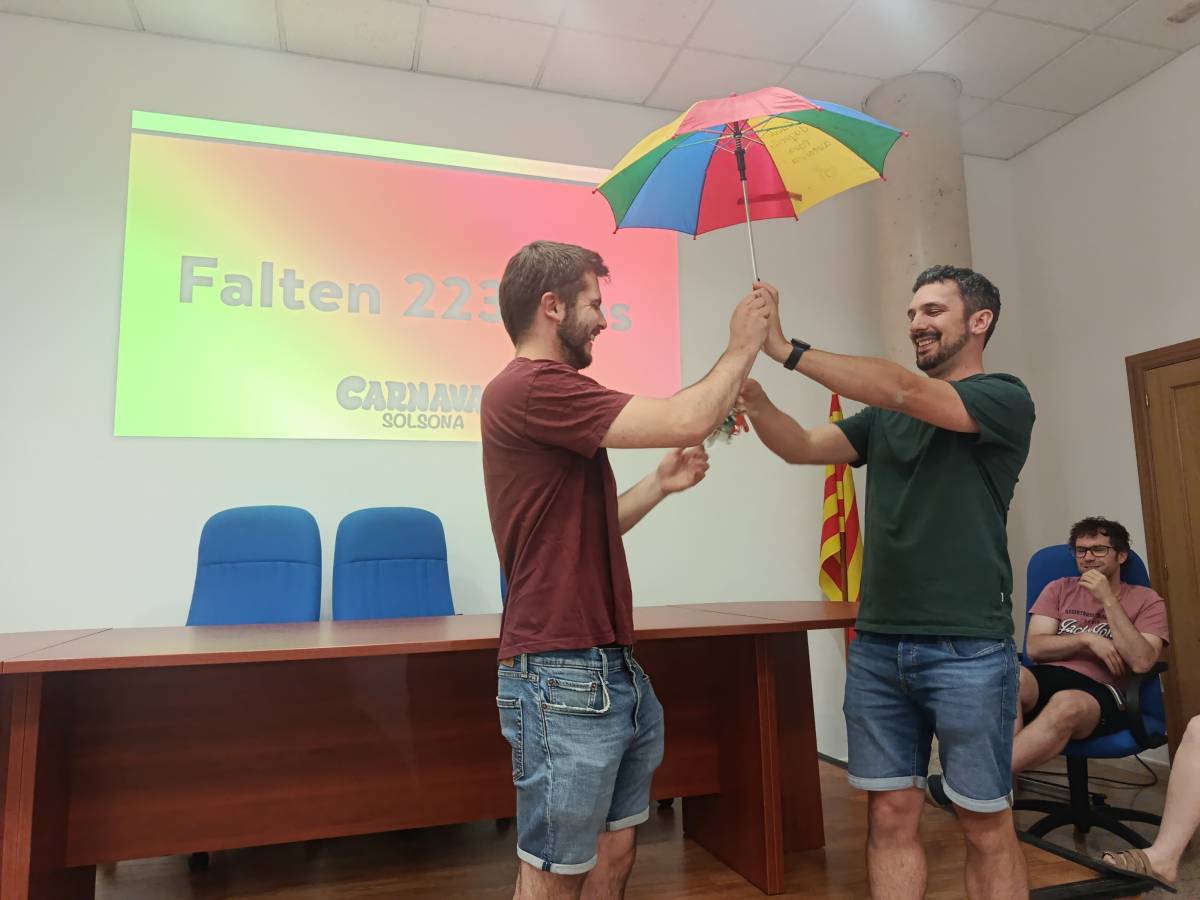 Àlex Vilanova traspassa la direcció a Pere Barbens - Àlex Vilanova traspassa la direcció a Pere Barbens