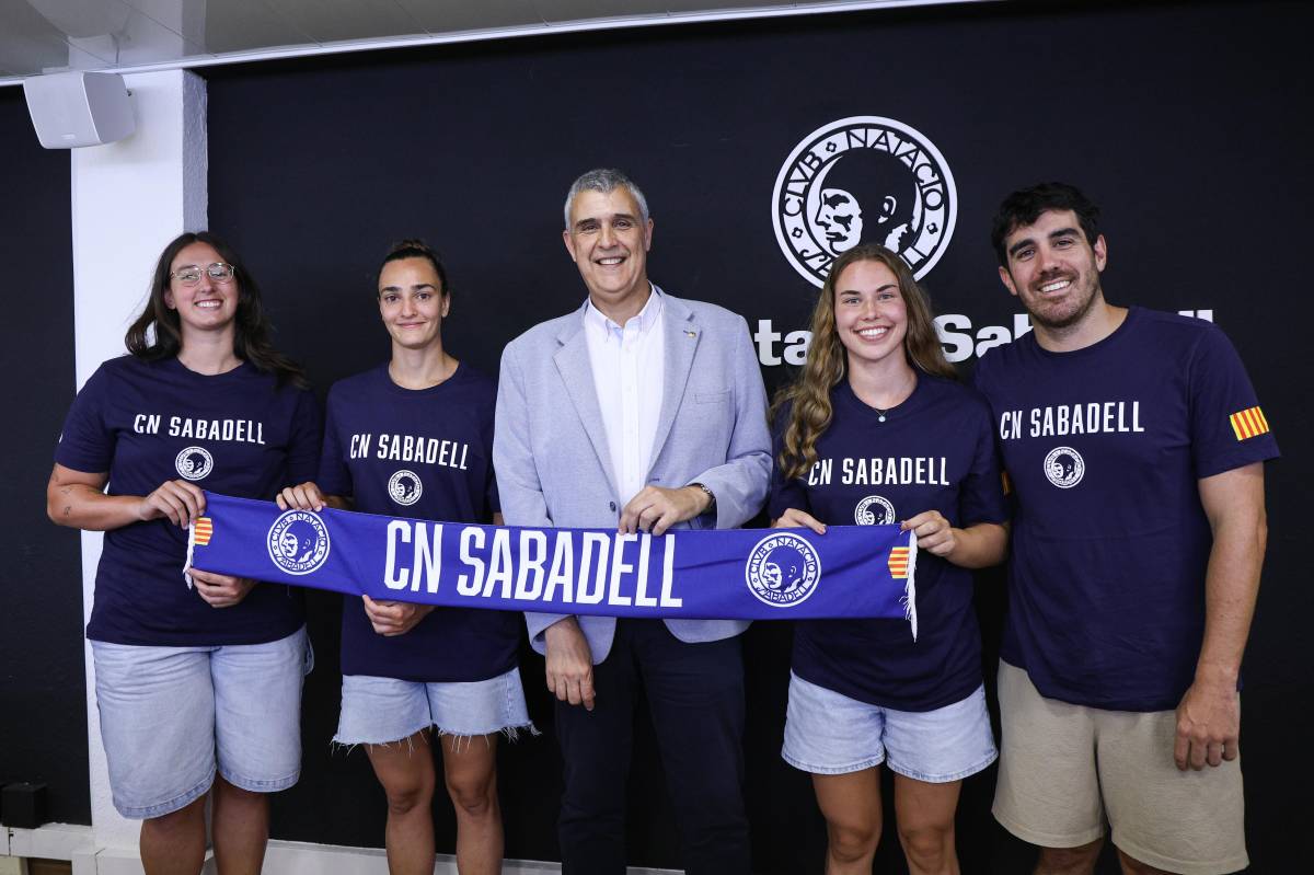 Triple presentació de waterpolistes nacionals a l'Astralpool CN Sabadell: 