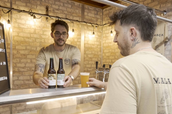 La cervesa artesana es fa un lloc al Mercat del Triomf amb l'arribada de 'Mala Raça'
