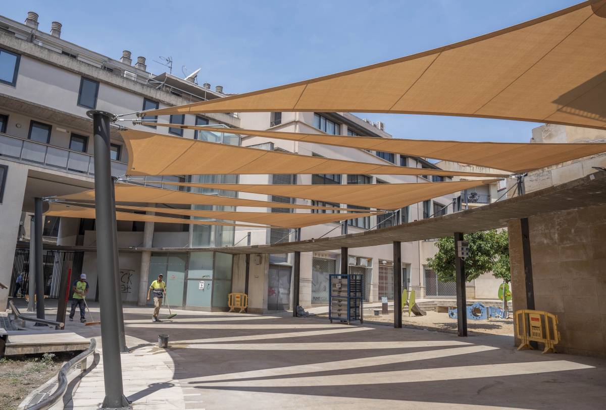 Nou tendal a la plaça de la Torre del Palau