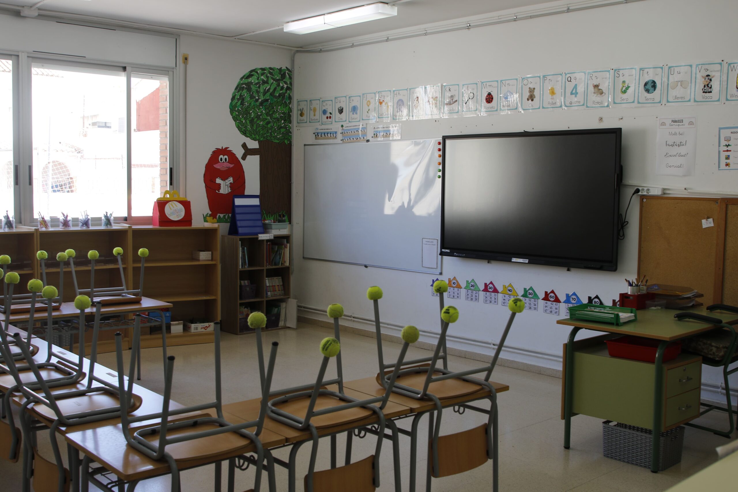 Educació repensa el paper de les pantalles a infantil malgrat la pressió de les famílies