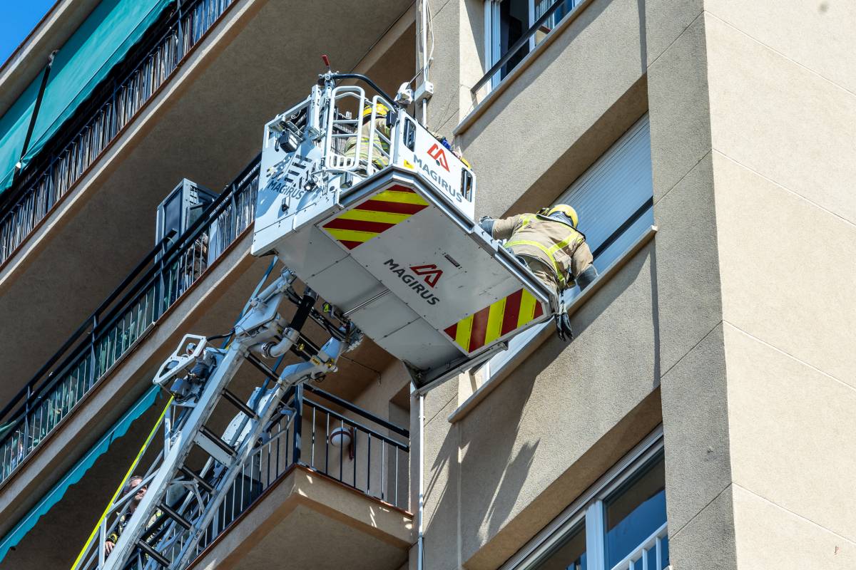 Intervenció dels Bombers a la Creu Alta - Juanma Peláez Intervenció dels Bombers a la Creu Alta