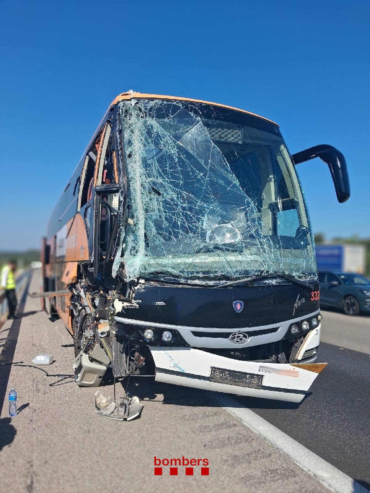 Un ferit en un xoc entre un camió i un autobús a l'AP-7 a Maçanet de la Selva
