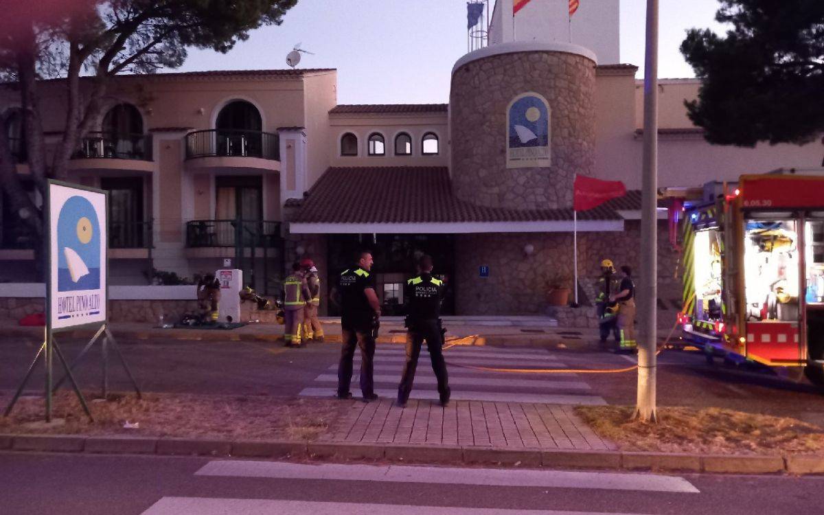 Desallotgen 150 persones d'un hotel de Miami Platja per un incendi de matinada