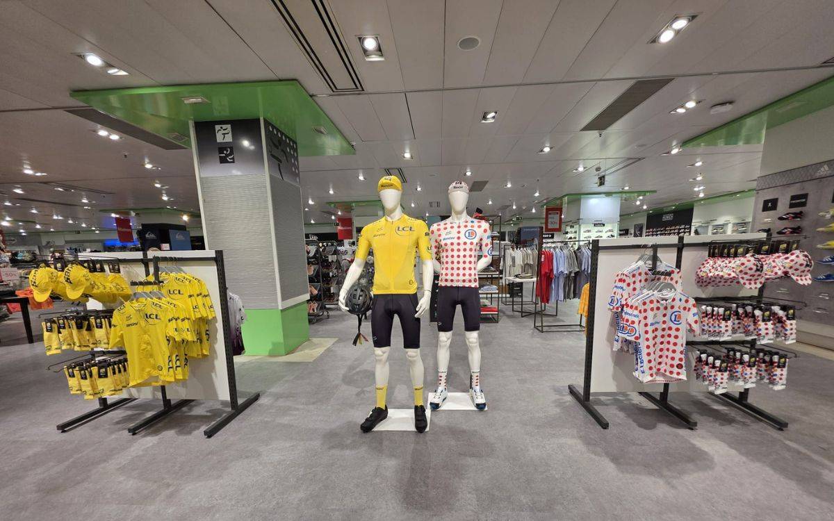 El Corte Inglés té a la venda els mallots del Tour de França, així com gorres i mitjons. - Cedida El Corte Inglés té a la venda els mallots del Tour de França, així com gorres i mitjons.