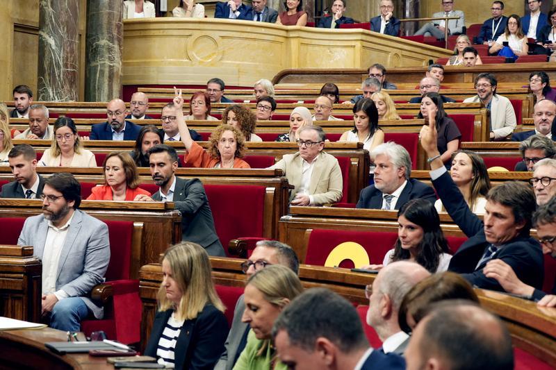 El Parlament rebutja afegir la «lluita contra el frau» i la «prioritat nacional» en la gestió del padró
