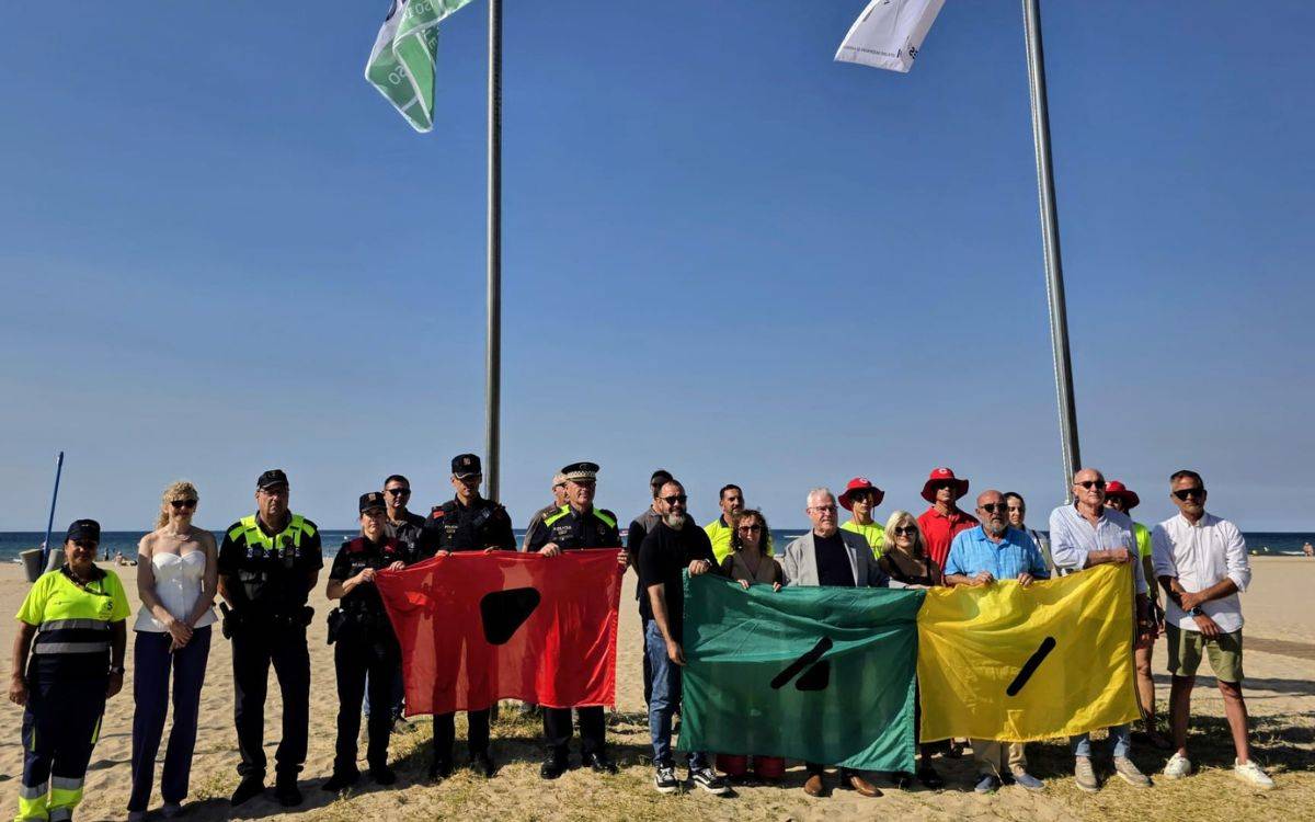 Salou hissa les banderes que certifiquen l'excel·lència i qualitat de les seves platges