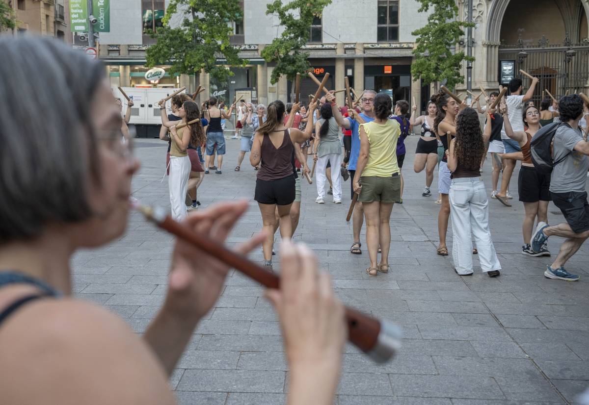 L'assaig al carrer dels Bastoners previ a Festa Major - Nebridi Aróztegui