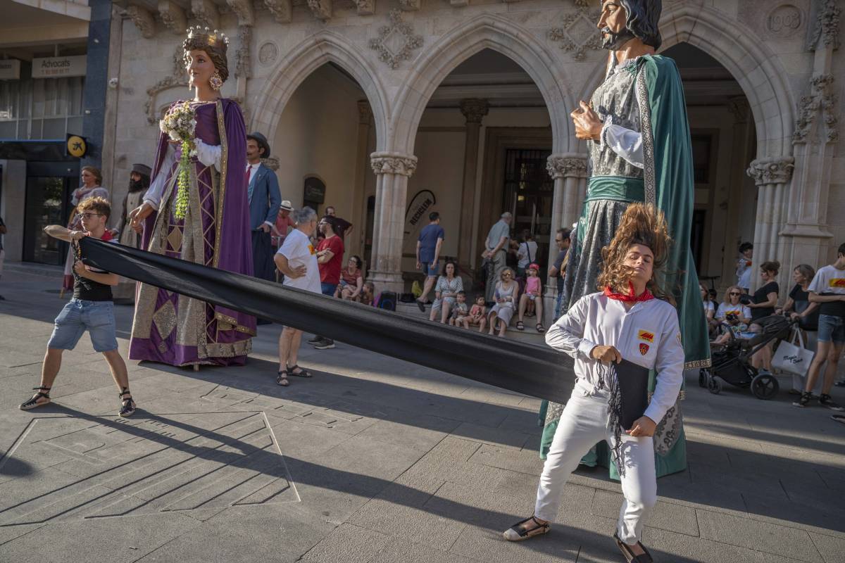 L'assaig al carrer dels Geganters previ a Festa Major - Nebridi Aróztegui