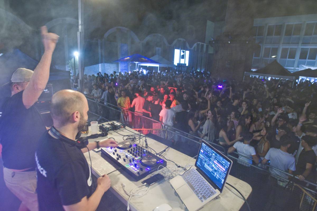 A quina hora s'acaba la música a les nits de la Festa Major?: Horaris, DJ's i localitzacions
