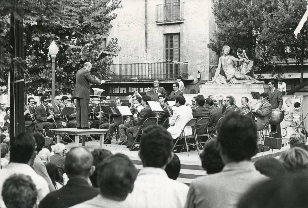 Una banda musical en plena actuació