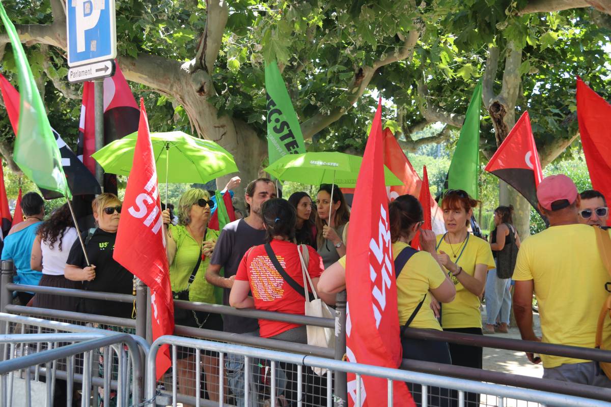 Els sindicats celebren la reclassificació de personal d'atenció educativa