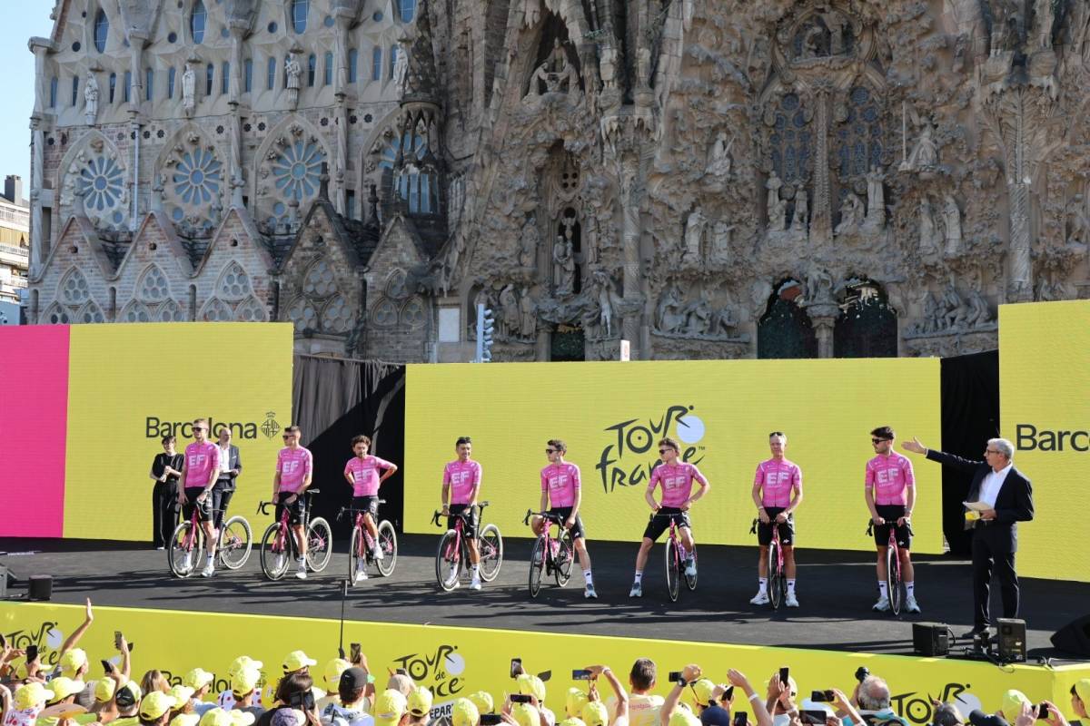 El Tour allarga l'anunci internacional de la Sagrada Família