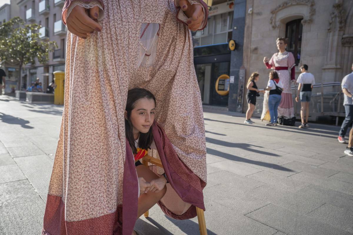 FOTOS | Les colles de cultura popular assagen al carrer 