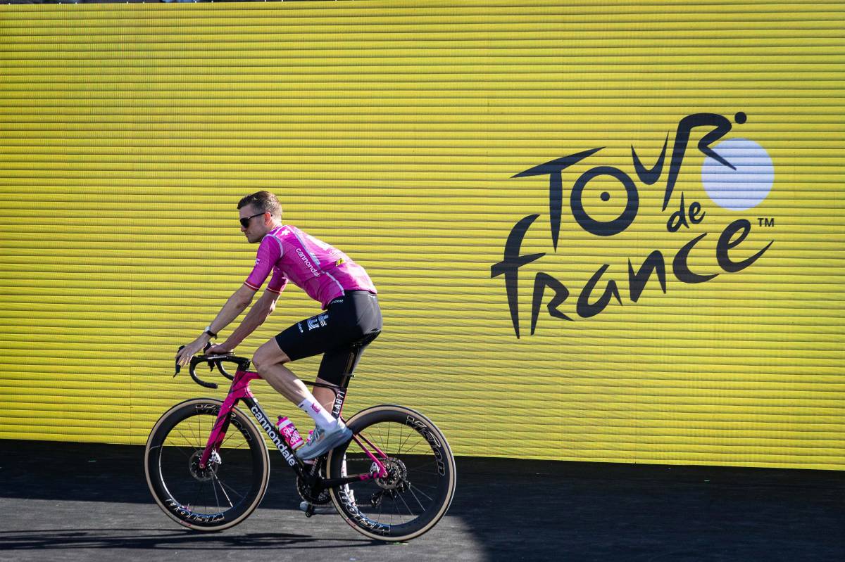 El Tour a Catalunya: la Sagrada Família, escenari de luxe per a la presentació dels equips