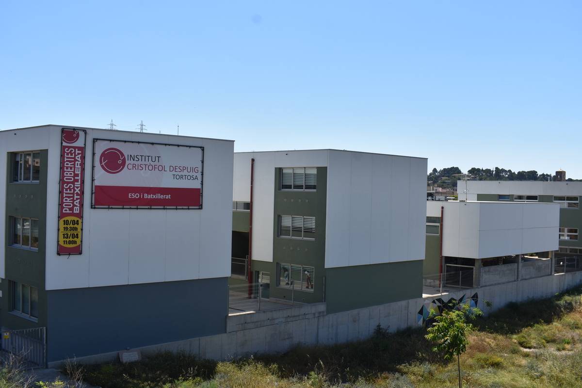 Relleu en bloc a la direcció de l’Institut Despuig de Tortosa arran del suspens de la directora en l’avaluació