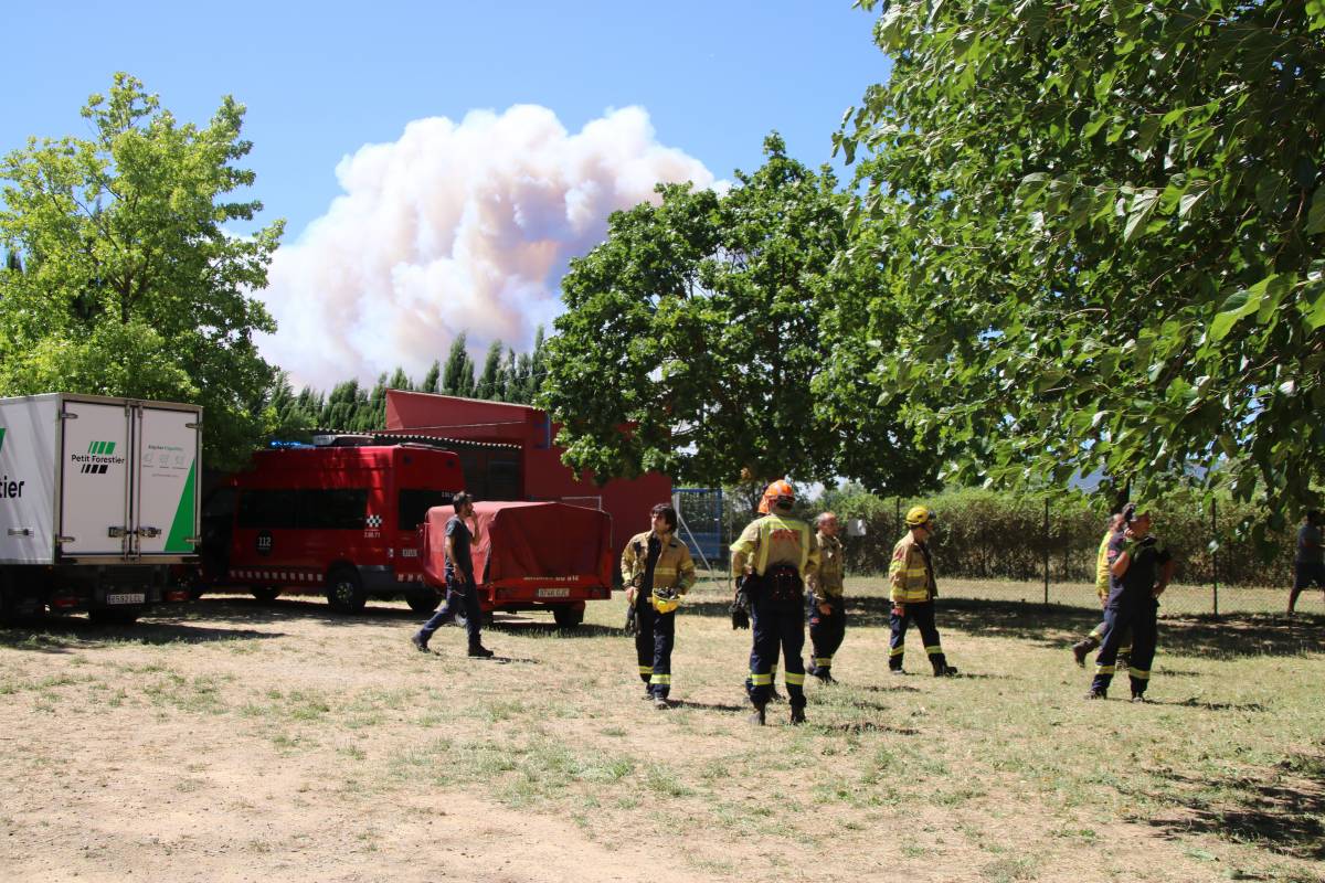 Què sabem i què no de l'incendi que crema sense control a l'Empordà
