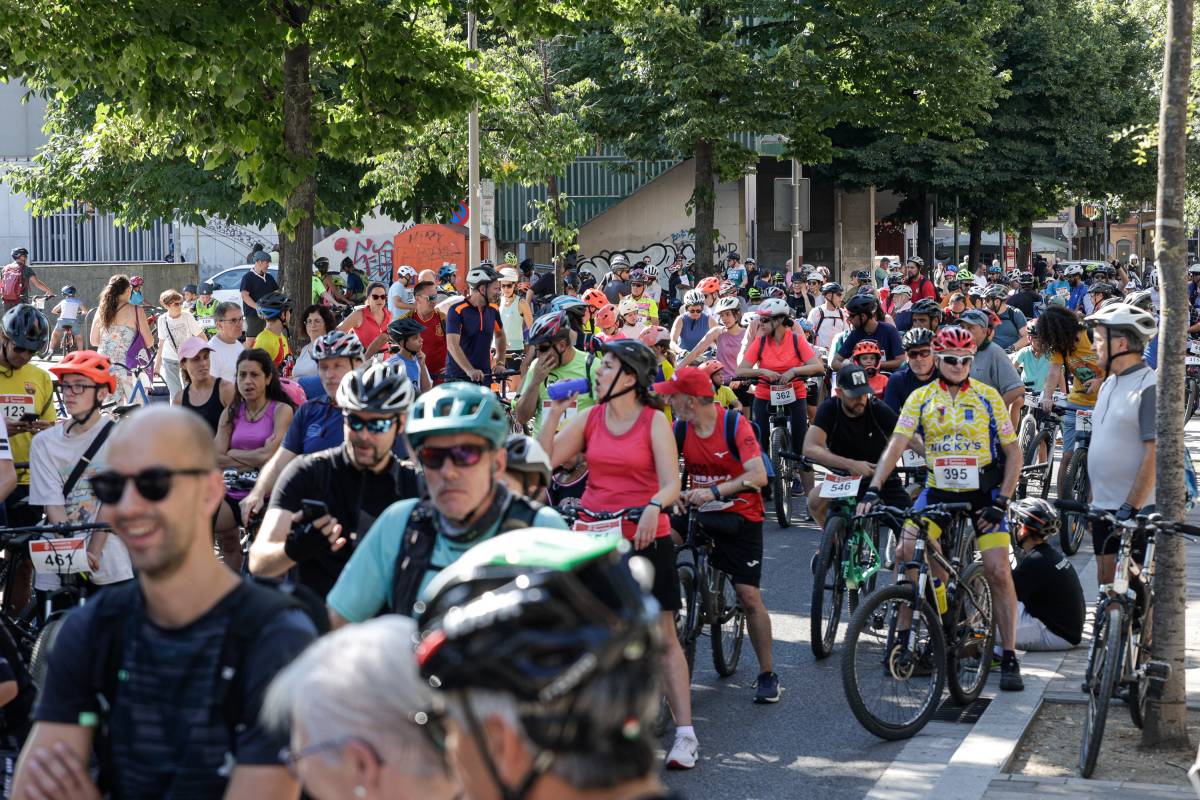 FOTOS | Cascs, bicicletes i força de cames per la Pedalada Popular