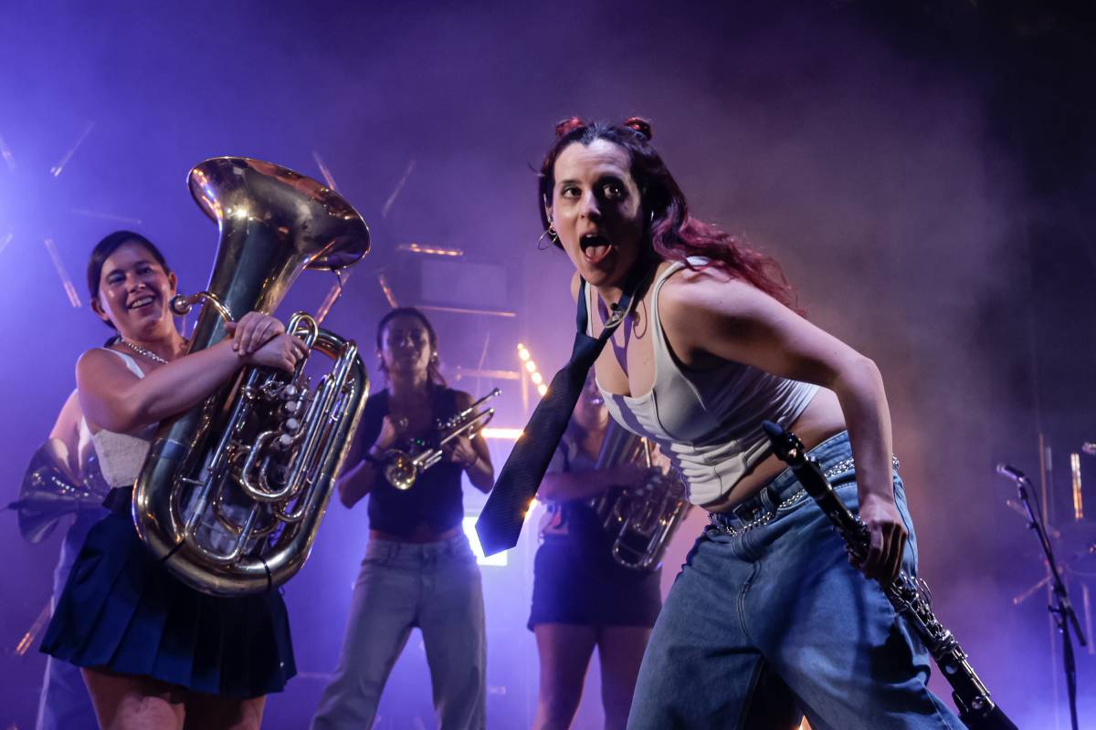 FOTOS | Els ritmes balcànics de Balkan Paradise Orchestra aterren a la Festa Major