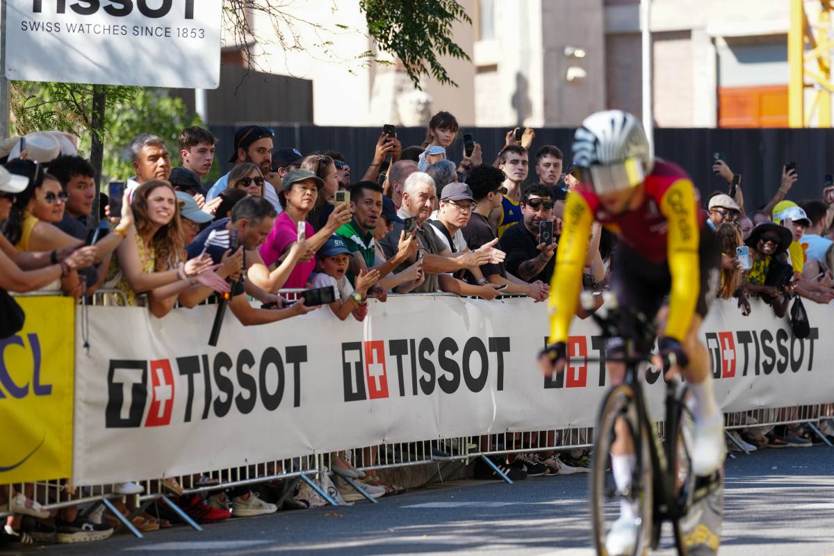L'etapa 1 ha aplegat milers de persones al llarg dels 20 quilòmetres - Joan Mateu Parra / ACN