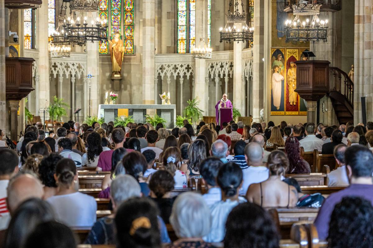 Missa a Sant Fèlix en record de les víctimes dels terratrèmols que van colpejar Veneçuela - JUANMA PELÁEZ Missa a Sant Fèlix en record de les víctimes dels terratrèmols que van colpejar Veneçuela