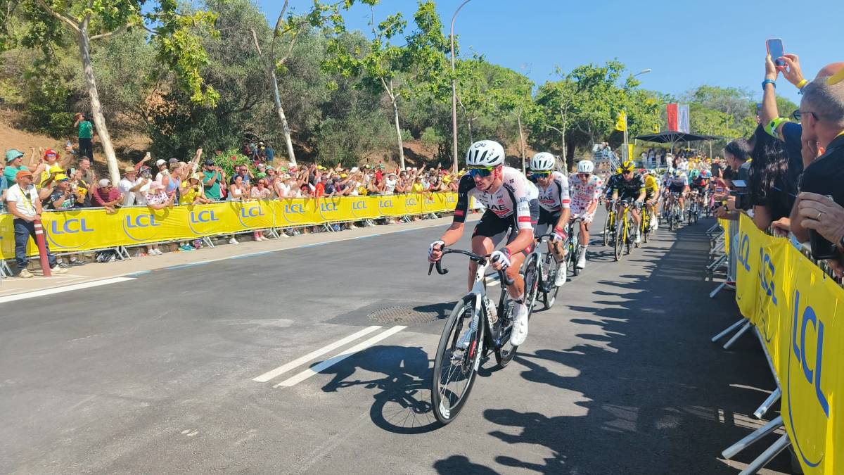 La força d un equip: Pogacar regala la victòria a del Toro a Montjuïc