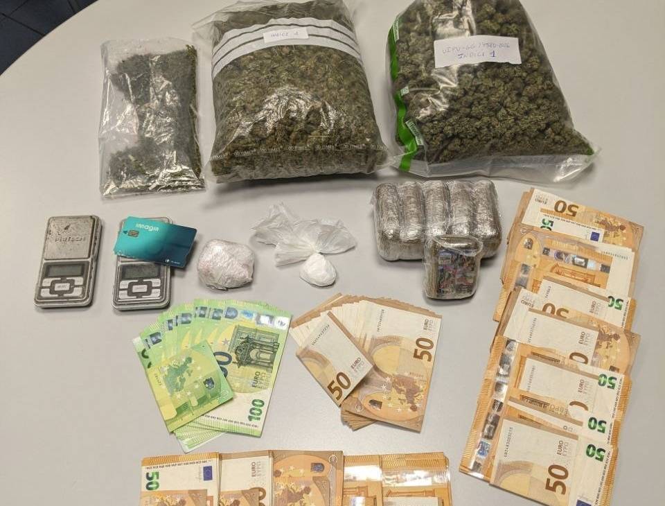 Detenen dos joves per punxar la llum i traficar amb drogues a Sidamon