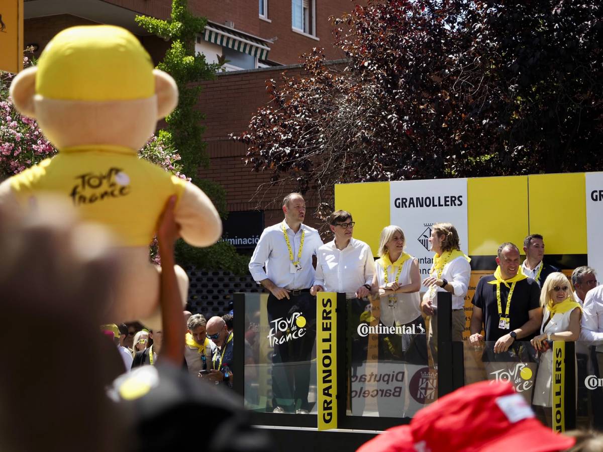 Salvador Illa a la sortida de l'etapa del Tour. - Arnau Colomé