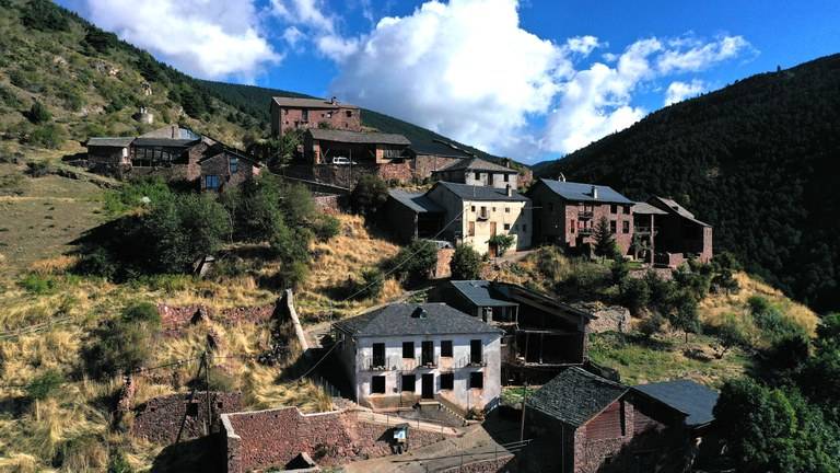 Aquest és el poble més alt de Catalunya: està a 1.687 metres d'altitud