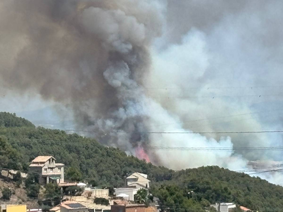 VÍDEO | Un gran incendi crema al Vallès Occidental