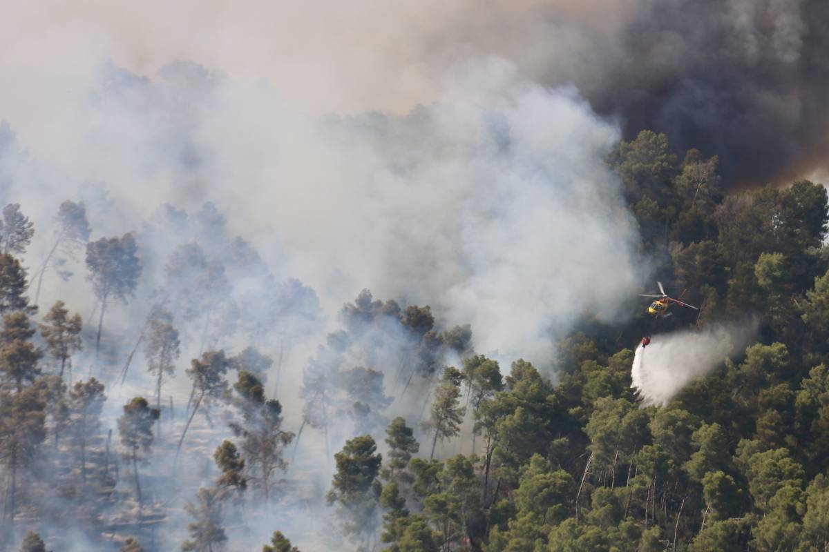 VÍDEO | L’incendi forestal de Sentmenat continua sense control 