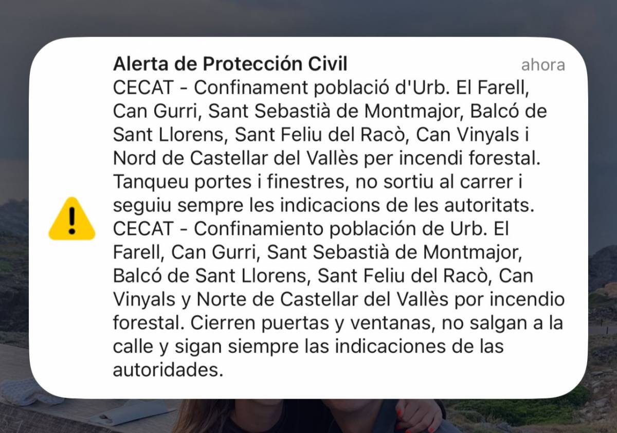 Alerta de Protecció Civil demanant el confinament per l'incendi de Sentmenat - 