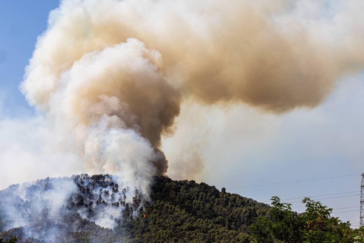 Incendi forestal a Sentmenat - Juanma Peláez Incendi forestal a Sentmenat