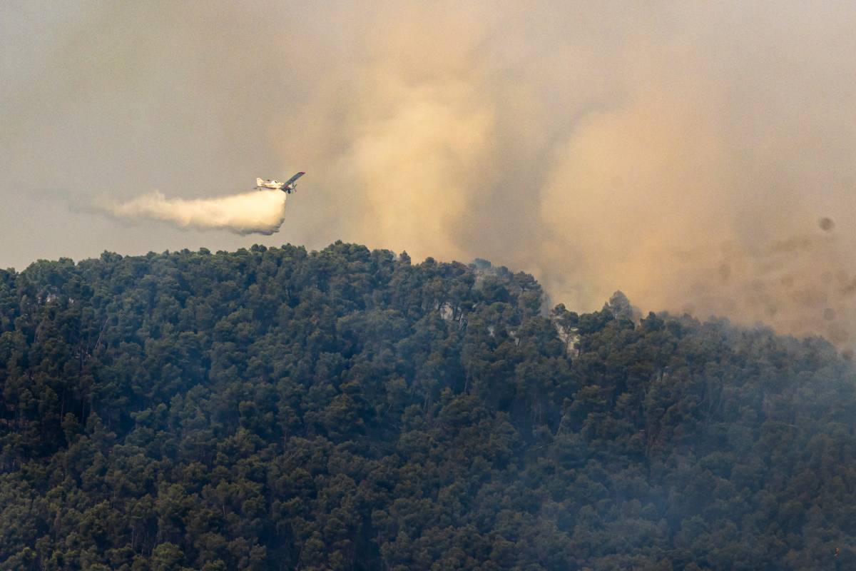 FOTOS | L'incendi que crema entre Sentmenat i Castellar
