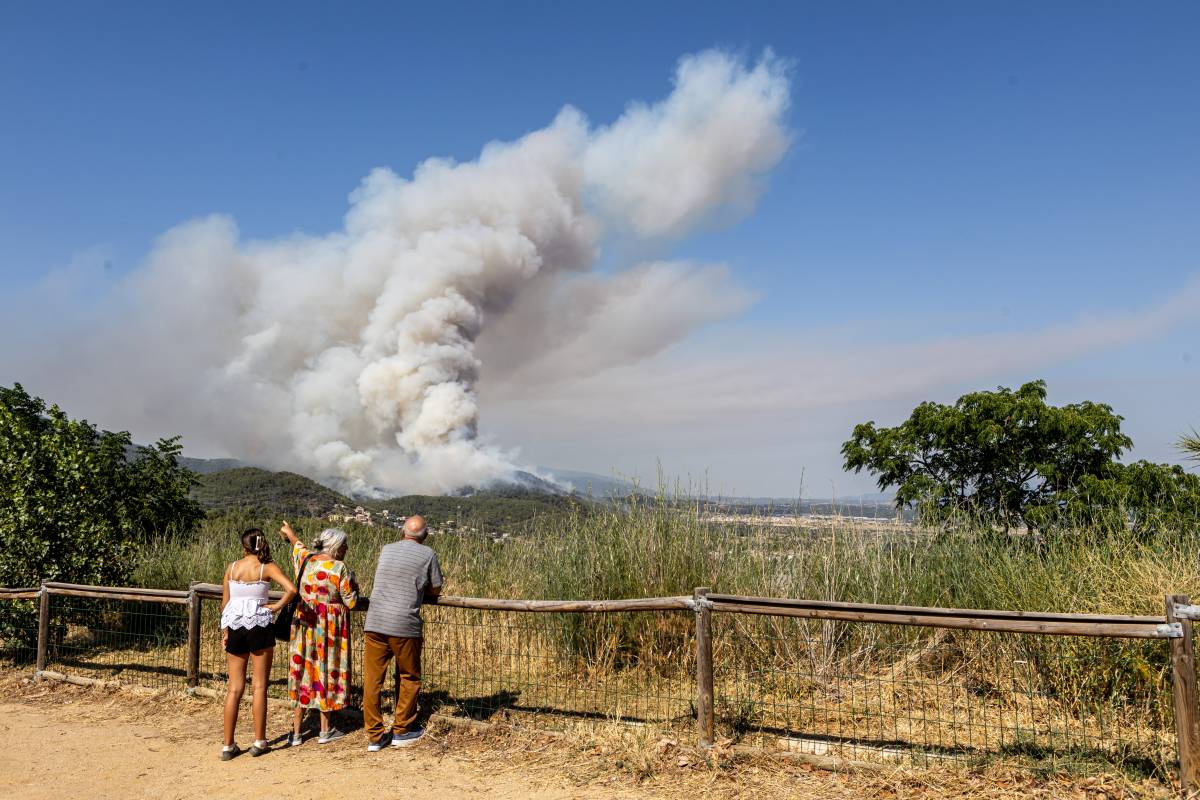 Incendi forestal a Sentmenat - Juanma Peláez Incendi forestal a Sentmenat