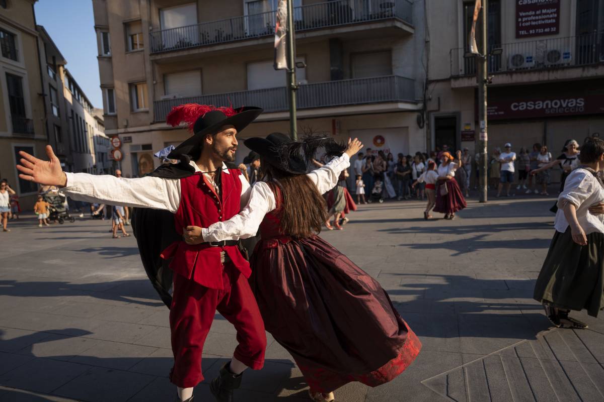 Serrallonga torna a saquejar Terrassa amb humor, sàtira i trabucs