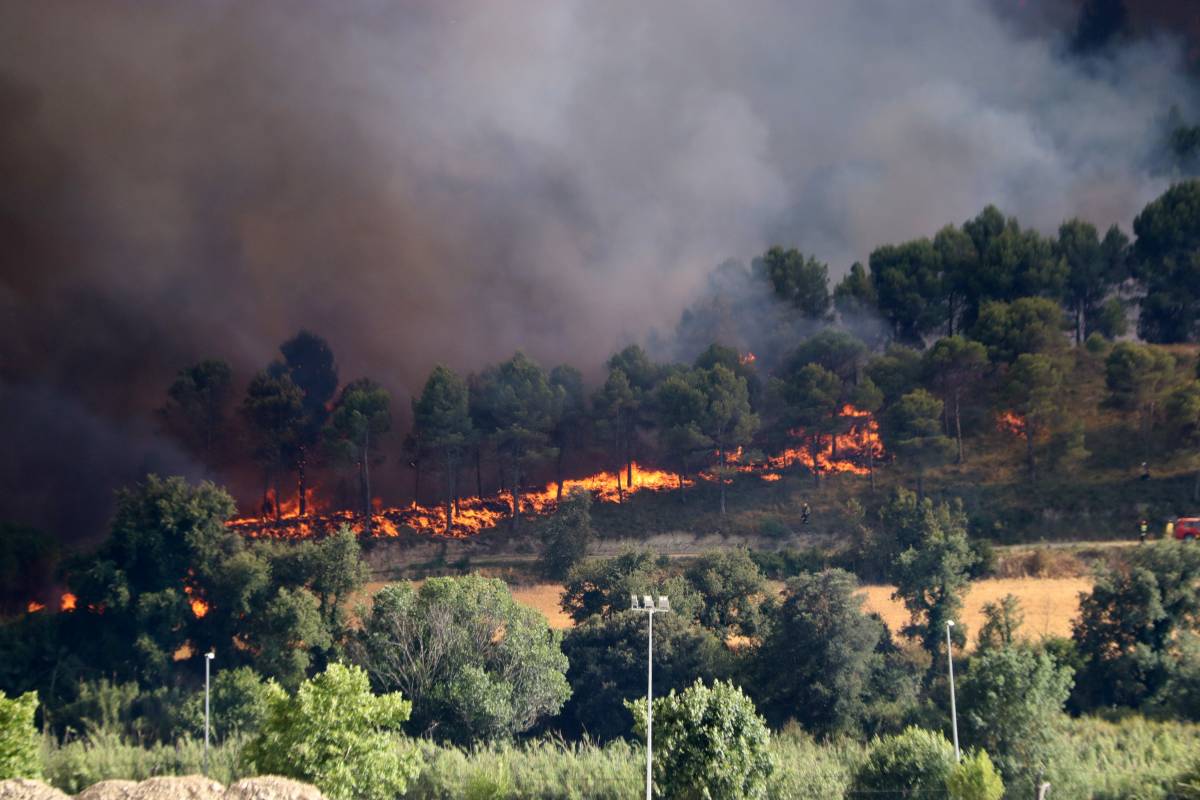 Els Bombers es reorganitzen davant l'allau d'incendis a Catalunya
