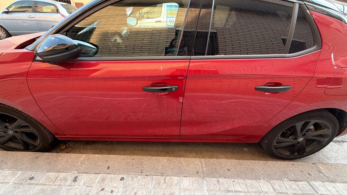 Detenen 'in fraganti' un home que ratllava vehicles al sud de Sabadell