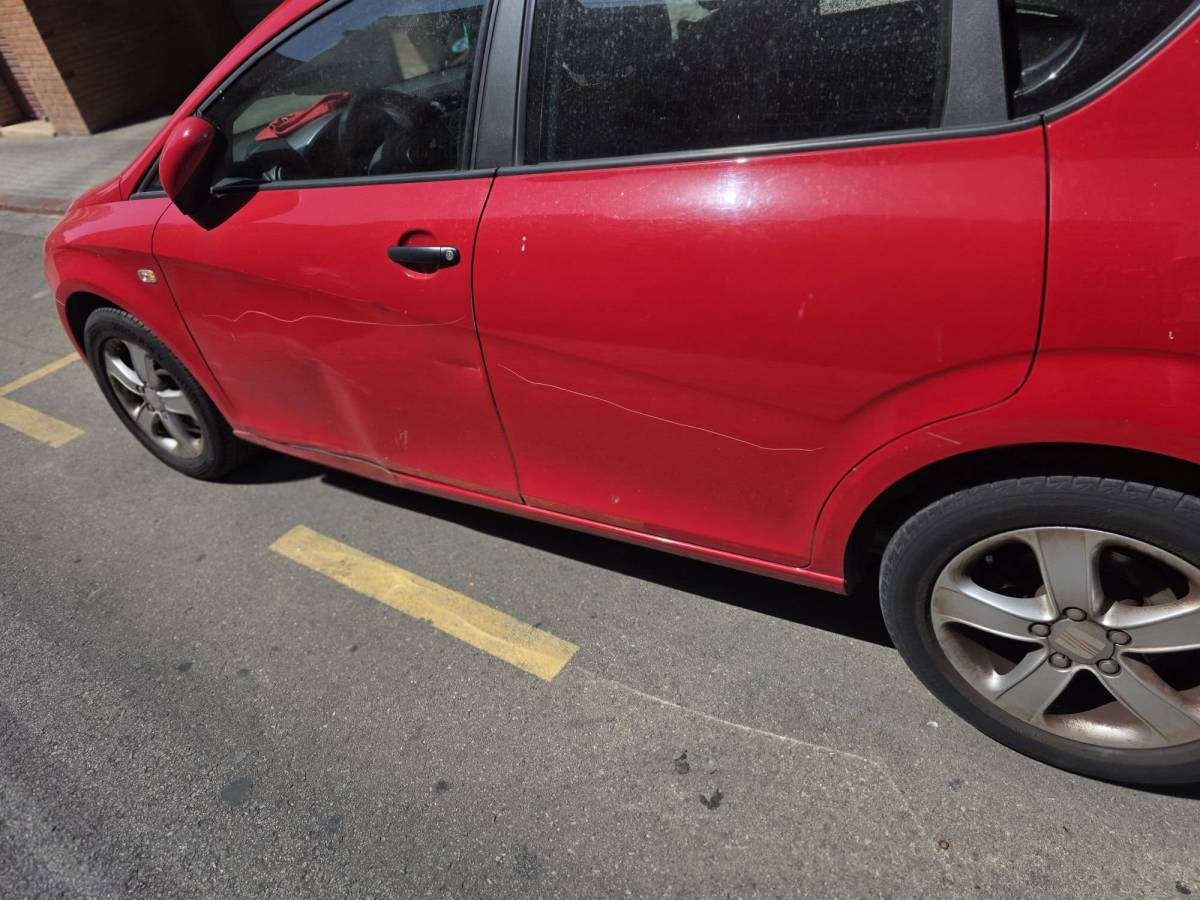 Un dels cotxes ratllats a la zona sud de Sabadell - CEDIDA Un dels cotxes ratllats a la zona sud de Sabadell