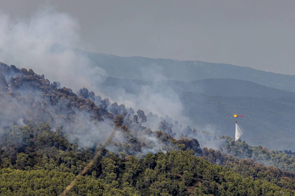 L'incendi de Sentmenat s'enfronta a una tarda 