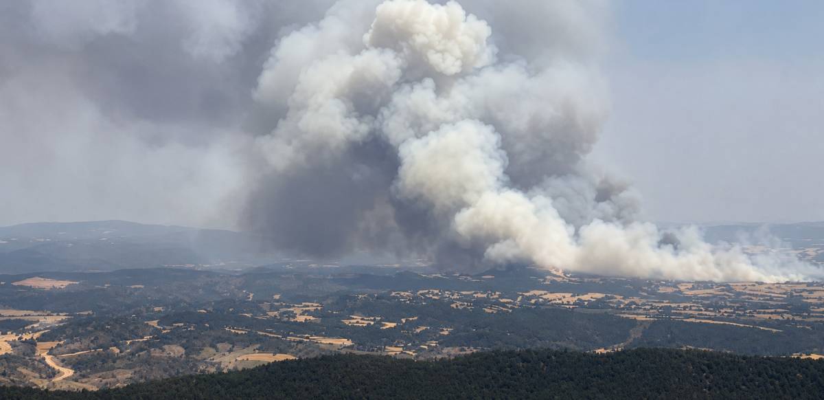 Confinen Biosca, Sanaüja i nuclis de Massoteres i Torrefeta i Florejacs per l’incendi de la Segarra